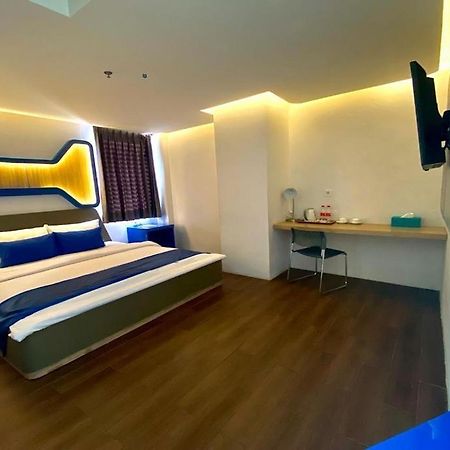 Golden Palace Hotel Batu Merah Εξωτερικό φωτογραφία