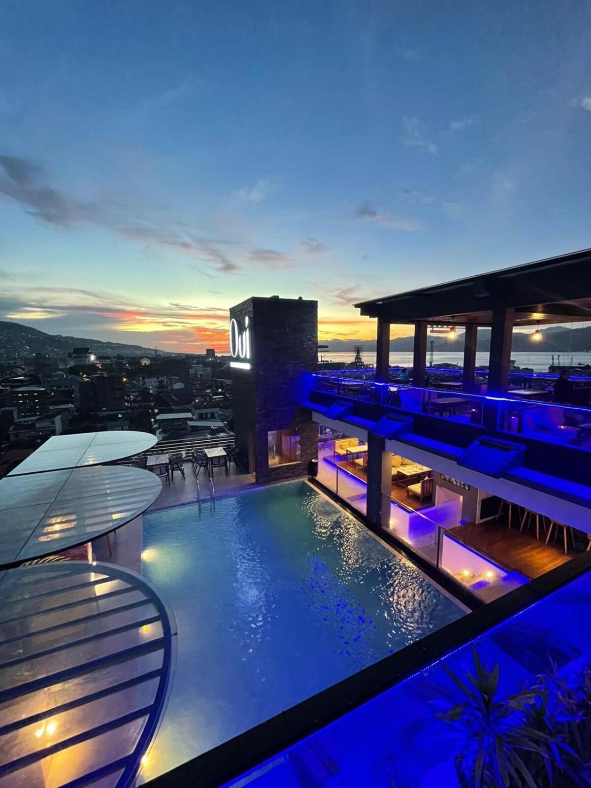 Golden Palace Hotel Batu Merah Εξωτερικό φωτογραφία