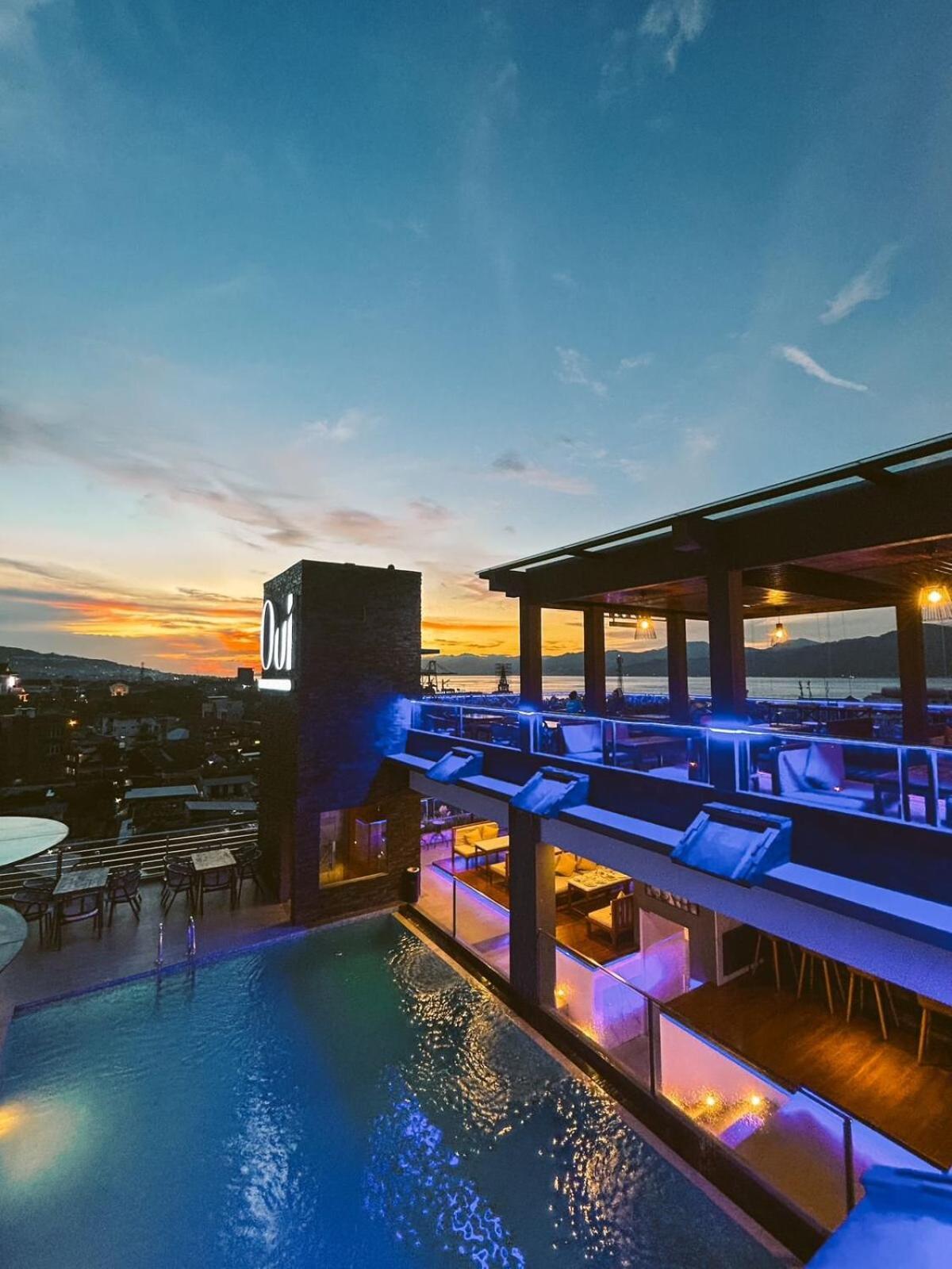Golden Palace Hotel Batu Merah Εξωτερικό φωτογραφία